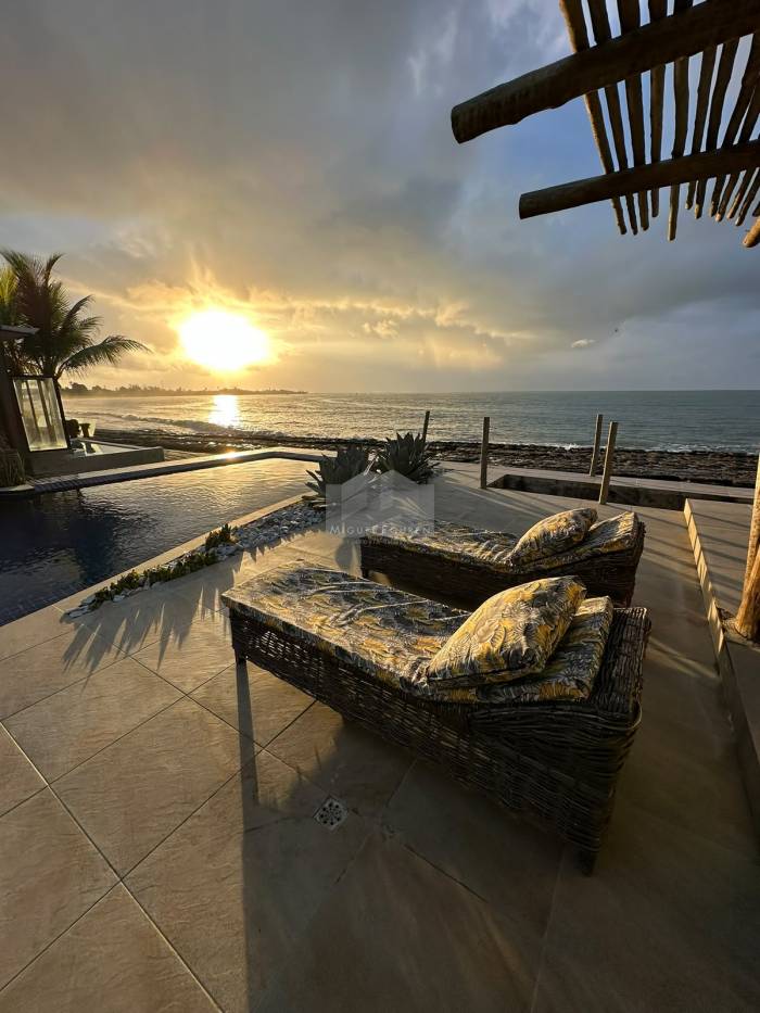 CASA BEIRA MAR - SERRAMBI - 550M²